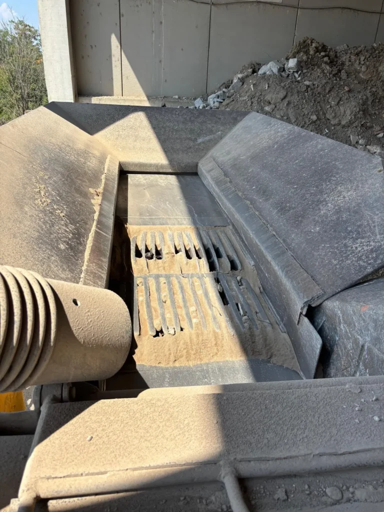 KOMATSU BR380JG